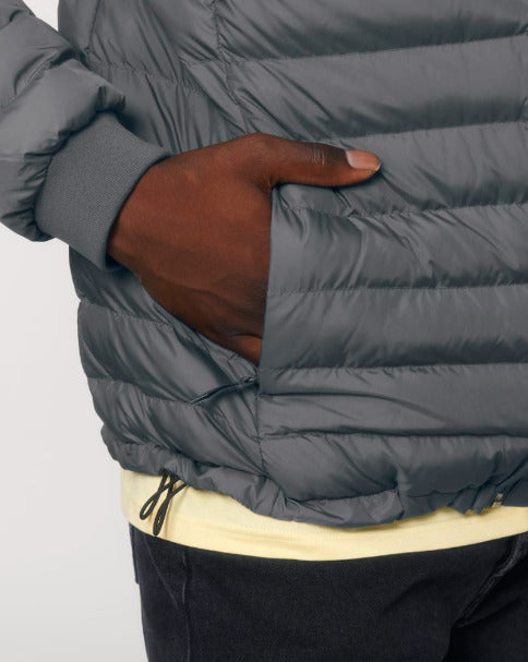 La veste rembourrée en polyester recyclé