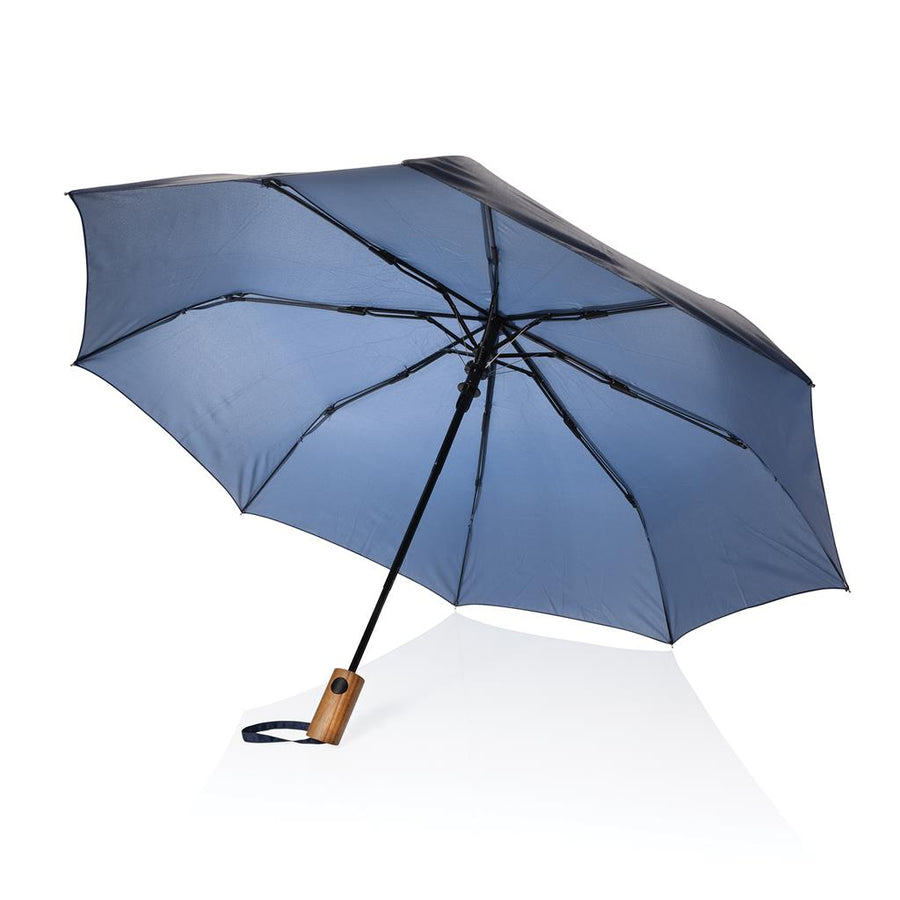 Le parapluie pliable avec poignée en bois d’acacia FSC